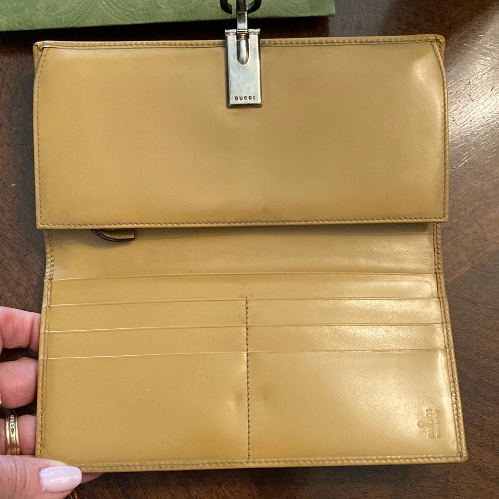 Gucci Vintage long wallet in camel leather with silver-tone "G-clasp" closure. - Picture 7 of 9